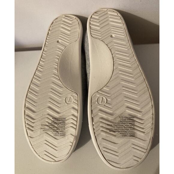 NWT Women's SO Redwood Grey Sneakers Size 7 Memory Foam Super Comfy - Picture 5 of 7